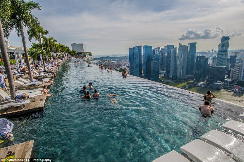 Bể bơi của Marina Bay Sands tại Singapore
